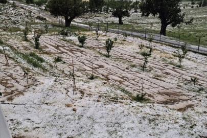 Erdemli'de yağmur ve dolu etkili oldu
