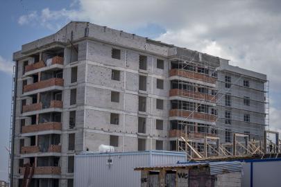 Erzurum'da inşaatın 7. katından düşen işçi ağır yaralandı