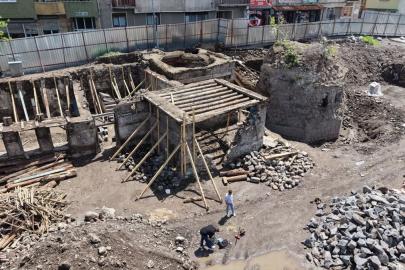 Erzurum'da tarihi Ahi Toman Baba Kümbeti restore ediliyor