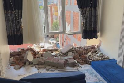 Esenyurt'ta yıkım sırasında devrilen apartmanın zarar verdiği bina tahliye edildi