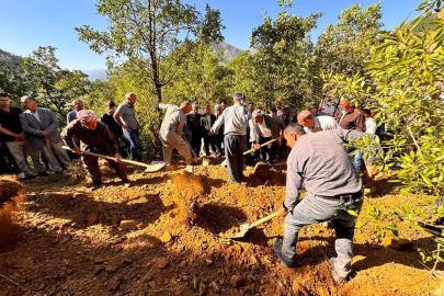 Eşi tarafından öldürülen kadın ile 2 kardeşi ve annesi yan yana toprağa verildi