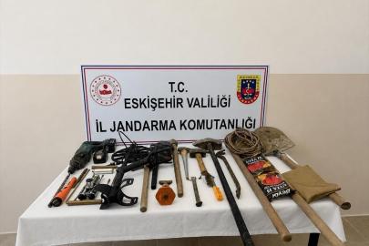 Eskişehir'de izinsiz kazı yapan 3 kişi suçüstü yakalandı