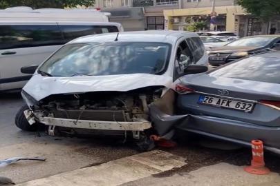 Eskişehir'de minibüs ile hafif ticari araç çarpıştı: 9 yaralı