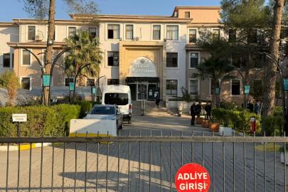 Evinin balkonundayken düğünde açılan ateşte göğsünden vurulan kadın öldü