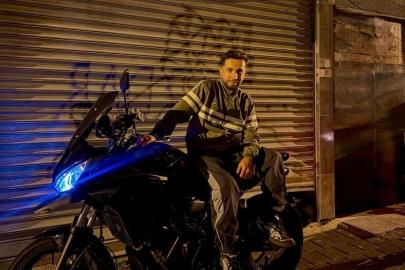 Fatih'te hafif ticari aracın çarptığı motosikletli öldü