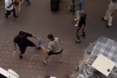 Fatih'te yabancı uyruklular arasında bıçaklı kavga: O anlar kamerada