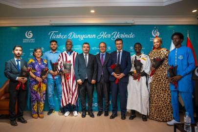 Gambiya'da YEE "Gelin Tanış Olalım: Uluslararası Şiir Akşamı" etkinliği düzenledi