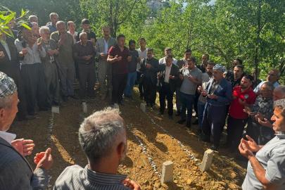 Hakkari'de eşi tarafından öldürülen kadın ile iki kardeşi ve annesi yan yana defnedildi
