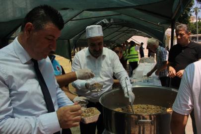Hatay ve Mersin'de vatandaşlara aşure ikramında bulunuldu