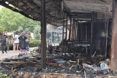 Hatay'da çıkan yangında 10 iş yeri zarar gördü