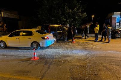 Hatay'da hafif ticari araçla motosikletin çarpıştığı kazada 1'i ağır 3 kişi yaralandı