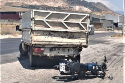 Hatay'da kamyonetle çarpışan motosikletin sürücüsü hayatını kaybetti
