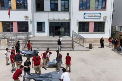 Hekimhan'da öğrenciler yaptıkları maket uçakları sergiledi