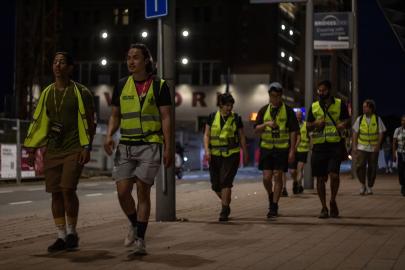 Hollanda'da binlerce kişi mültecilere destek için gece boyunca kilometrelerce yürüdü