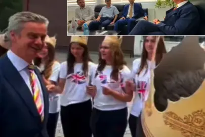 İngiliz elçiden FETÖ okuluna eşcinsel destek ziyareti