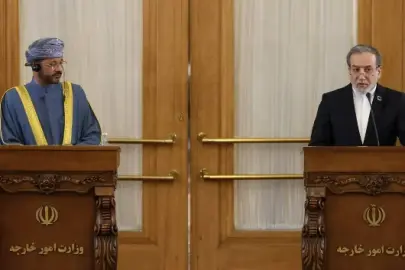 İran Dışişleri Bakanı Erakçi Ummanlı mevkidaşı el-Busaidi ile Hürmüz Boğazı'nı görüştü
