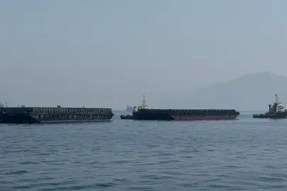 İran Hürmüz Boğazı’nı her türlü gemi geçişine kapattı