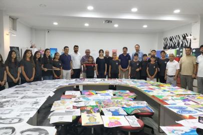 İşitme ve konuşma engelli resim öğretmeni ve öğrencilerinden "Çevre" temalı sergi