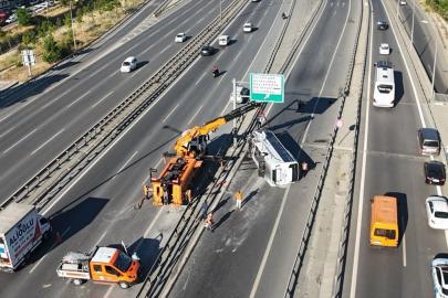İstanbul'da midibüsün devrilmesi sonucu 12 kişi yaralandı