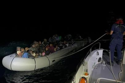 İzmir açıklarında 65 düzensiz göçmen yakalandı