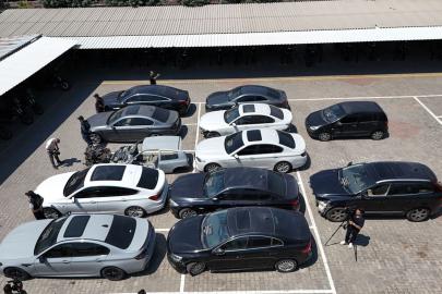 İzmir merkezli 6 ilde düzenlenen operasyonda 14 otomobil ele geçirildi
