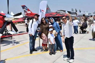 İzmir'de 'Gençlik ve Havacılık Festivali' başladı
