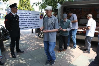 Jandarma 187. yılında şehitler için lokma dağıttı