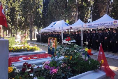 Jandarma Genel Komutanlığı'nın 187'nci yıl dönümünde Edirnekapı Şehitliği'nde anma töreni