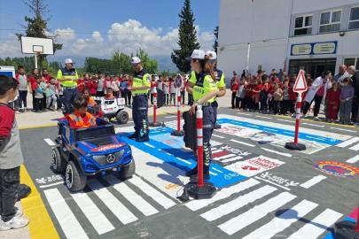 Jandarmadan öğrencilere uygulamalı trafik eğitimi