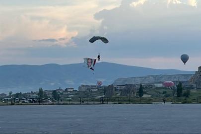 Jandarmanın kuruluşunun 187'nci yılında sıcak hava balonundan paraşütle atlayış yapıldı