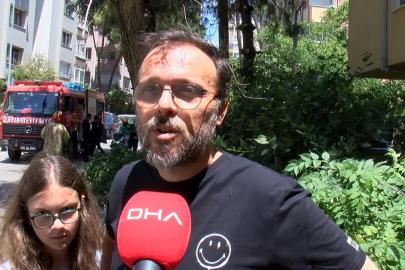 Kadıköy'de Park Halindeki Otomobilin Üzerine Dal Düştü