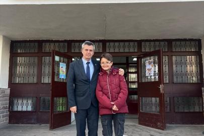 Kahramankazan'da yerdeki çöpü geri dönüşüme atan öğrenci altınla ödüllendirildi