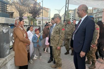 Kara Kuvvetleri Komutanı Orgeneral Tokel, Yüksekova'da Esnaf ve Vatandaşlarla Buluştu