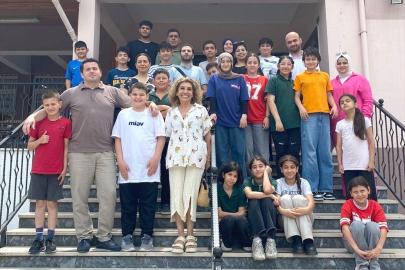 Karamürsel'de kütüphane yetkilileri işitme engelli öğrencilerle buluştu