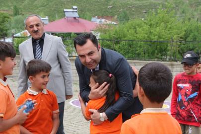 Karlıova Kaymakamı Bıçak'tan okul ziyareti