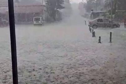 Kars'ta sağanak ve dolu, sele neden oldu