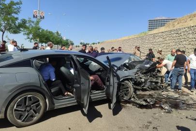 Karşı şeride geçen otomobille cip çarpıştı: 1 ölü, 3 yaralı
