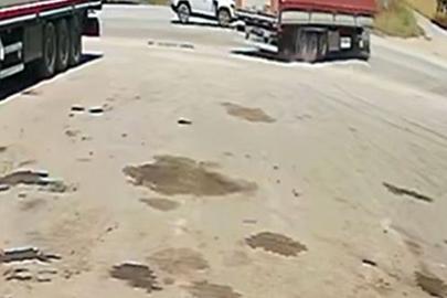 Kavşakta otomobille TIR çarpıştı; 3 yaralı