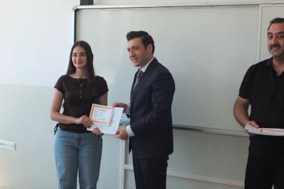 Keban'da öğrenciler karne alarak tatile girdi