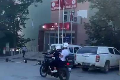 Kimliğini unutan ve yanlış okula gelen öğrencileri, motosikletli polisler sınava yetiştirdi