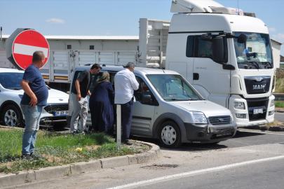 Kırklareli'nde iki hafif ticari aracın çarpıştığı kazada 2 kişi yaralandı