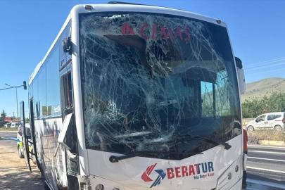 Kırşehir'de işçi servislerinin karıştığı kazada 17 kişi yaralandı