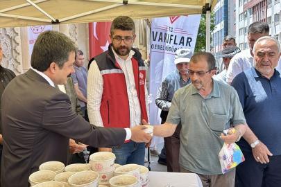 Kırşehir'de vatandaşlara aşure ikram edildi
