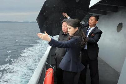 Kızını da yanına alan Kim Jong Un'dan dünyaya 10 bin tonluk gözdağı
