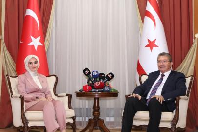 KKTC Başbakanı Üstel, Aile ve Sosyal Hizmetler Bakanı Göktaş'ı kabul etti