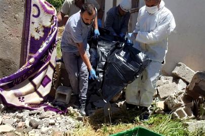 Kokudan rahatsız olan komşuların ihbarıyla cansız bedeni bulundu