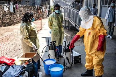 Kongo ve Uganda'da Ebola Vakaları Artarken Sağlık Çalışanları da Risk Altında