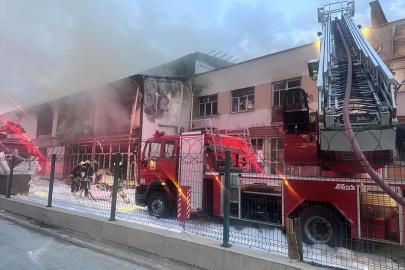 Konya’da mobilya fabrikası yangını, itfaiyeci şehit