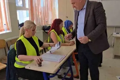 Kosova’daki genel seçimlerde Başbakan Kurti’nin partisi yüzde 47,13 oyla birinci oldu: Türkler meclise girdi
