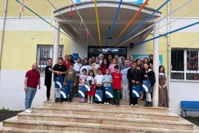 KTÜ'lü akademisyen ve öğrencilerden ilkokullara kitap desteği